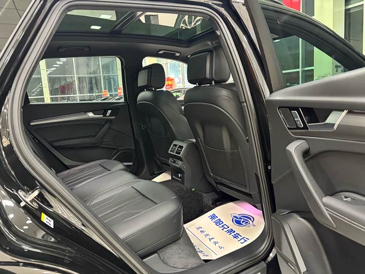 Фото 7 - Audi Q5L