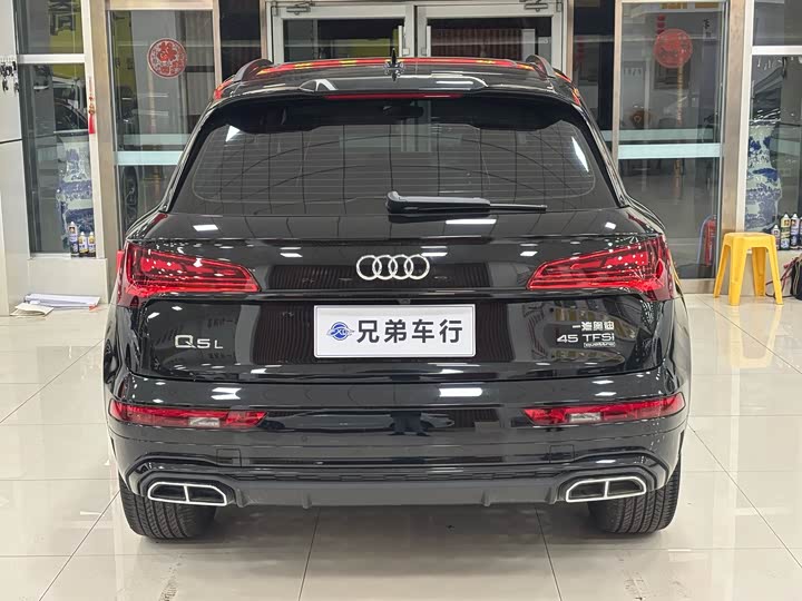 Фото 9 - Audi Q5L