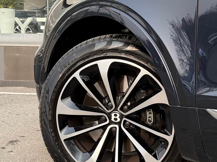 Фото 9 - Bentley Bentayga