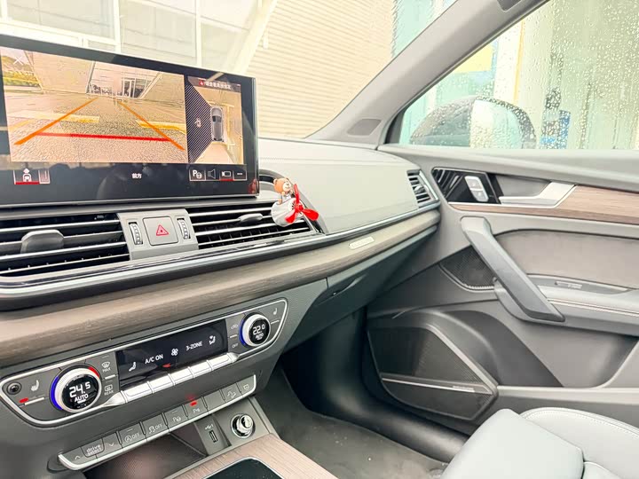 Фото 6 - Audi Q5L