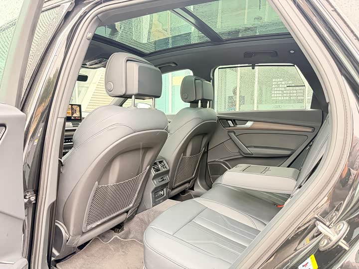 Фото 9 - Audi Q5L