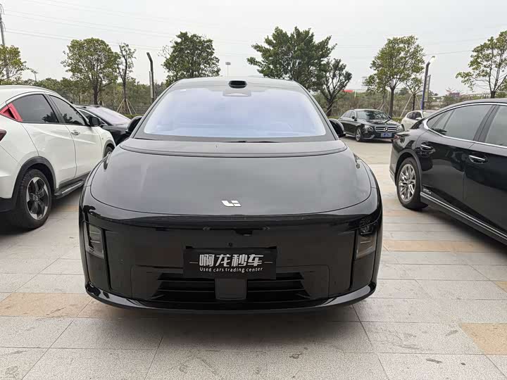 Фото 2 - LiXiang i8