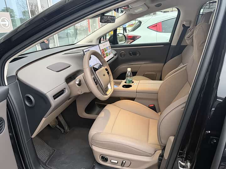 Фото 4 - LiXiang i8