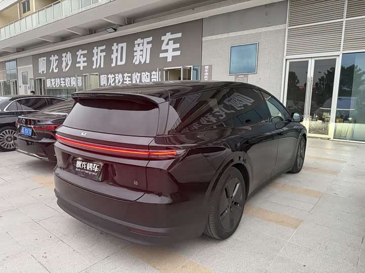 Фото 8 - LiXiang i8