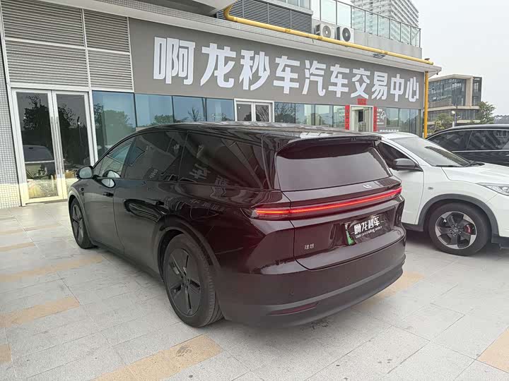 Фото 9 - LiXiang i8