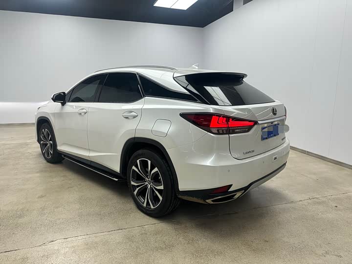 Фото 4 - Lexus RX