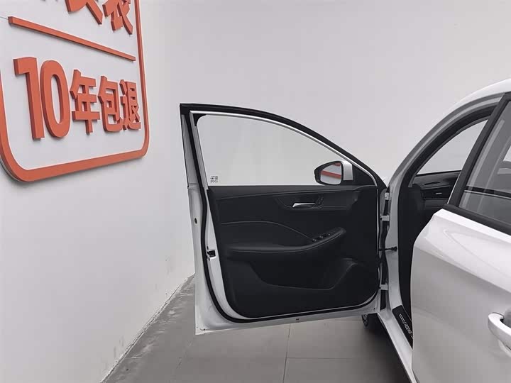 Фото 8 - Roewe i5