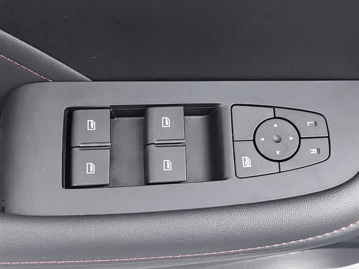 Фото 9 - Roewe i5