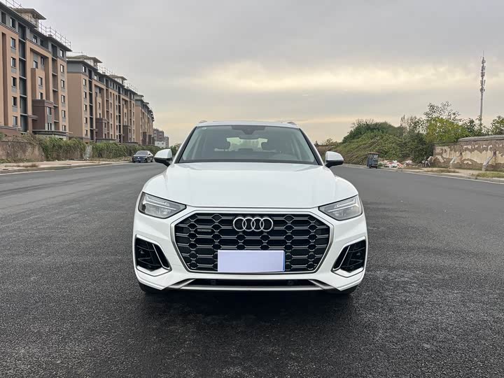 Фото 2 - Audi Q5L