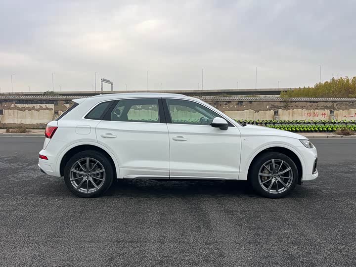 Фото 3 - Audi Q5L