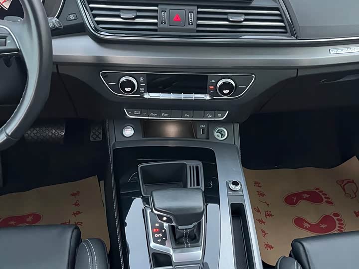 Фото 5 - Audi Q5L