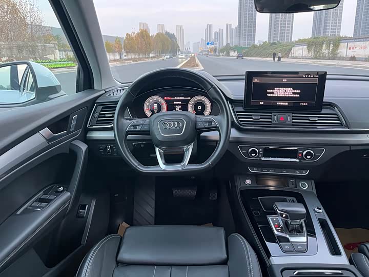 Фото 6 - Audi Q5L