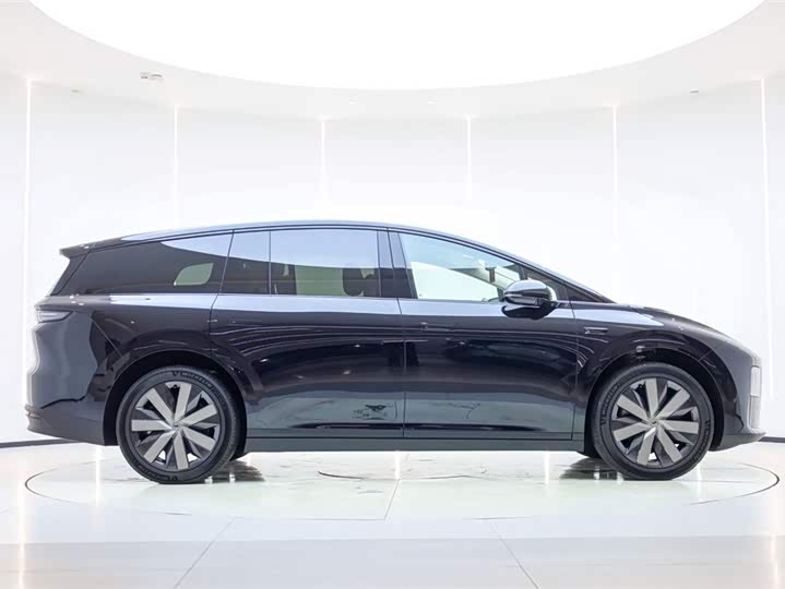 Фото 7 - LiXiang i8