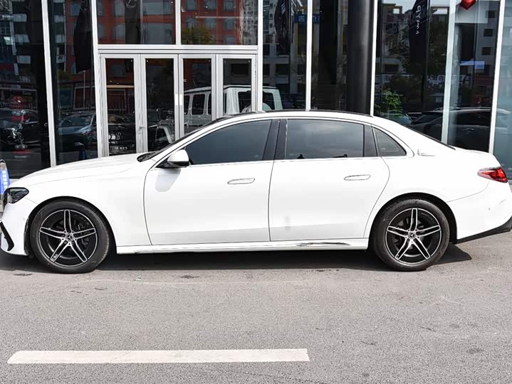 Photo 2 - Mercedes-Benz E-Class