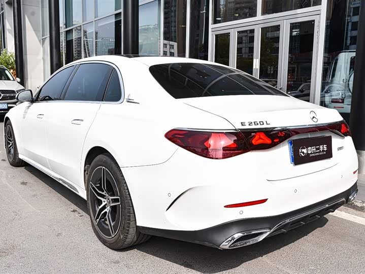 Photo 4 - Mercedes-Benz E-Class