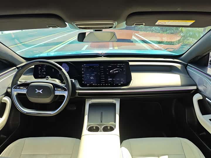 Фото 3 - XPeng P7