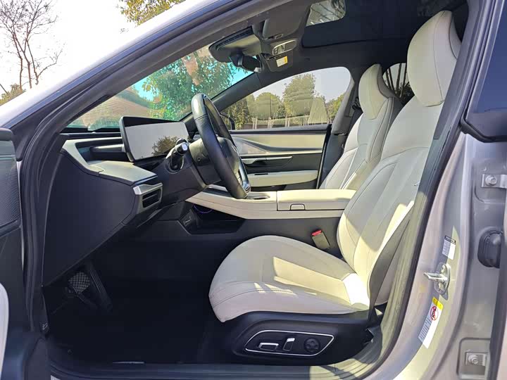 Фото 8 - XPeng P7