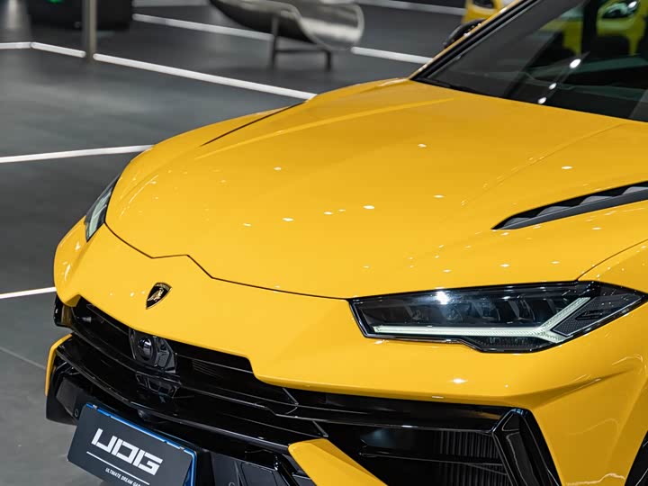 Фото 2 - Lamborghini Urus