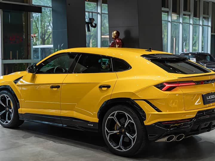 Фото 8 - Lamborghini Urus
