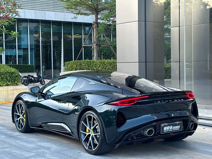 Фото 3 - Lotus Emira