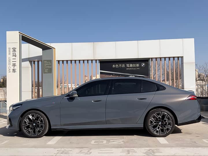 Фото 3 - BMW 5 Series