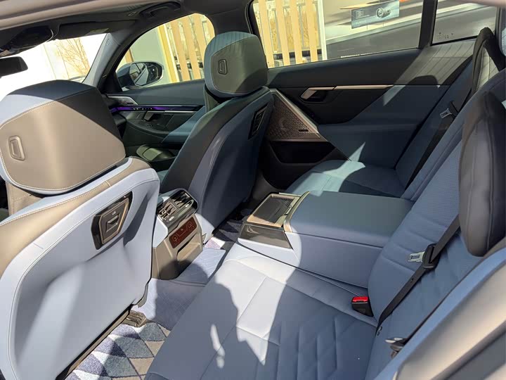 Фото 8 - BMW 5 Series