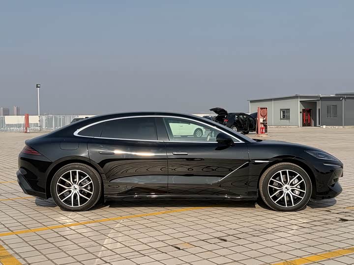 Фото 4 - Denza Z9