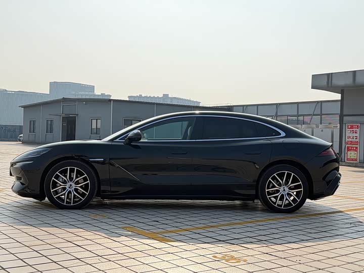 Фото 8 - Denza Z9