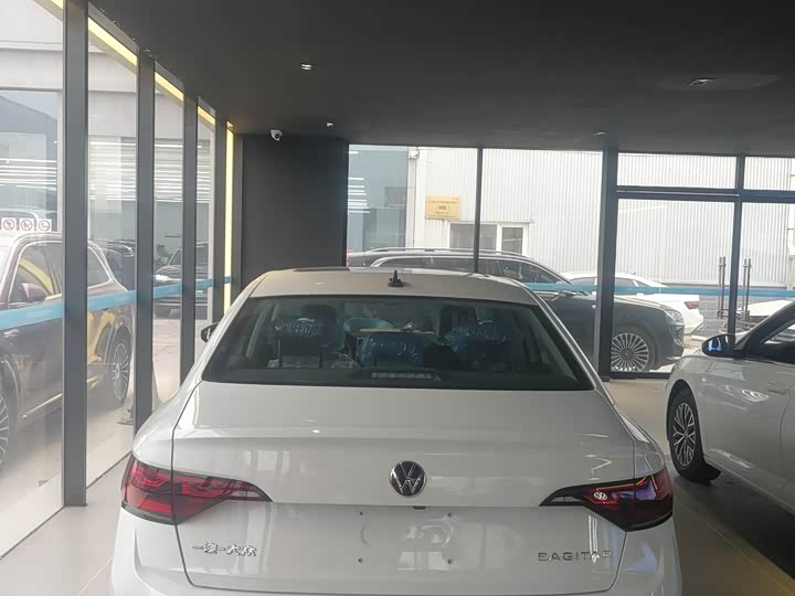 Фото 8 - Volkswagen Sagitar L