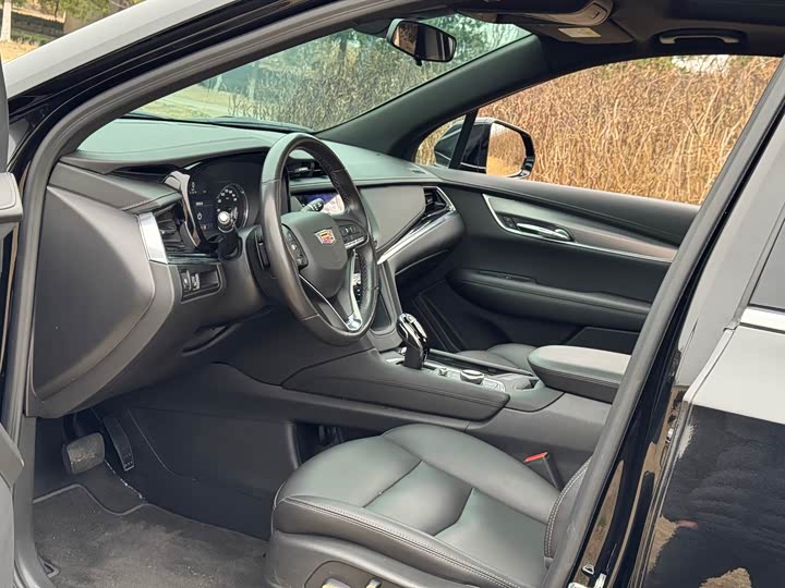 Фото 6 - Cadillac XT6