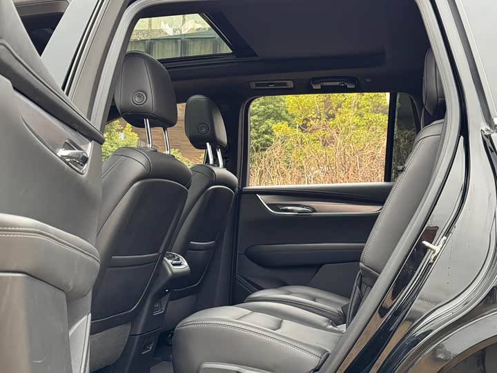 Фото 7 - Cadillac XT6