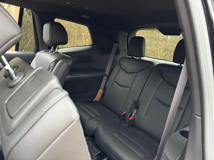 Фото 8 - Cadillac XT6