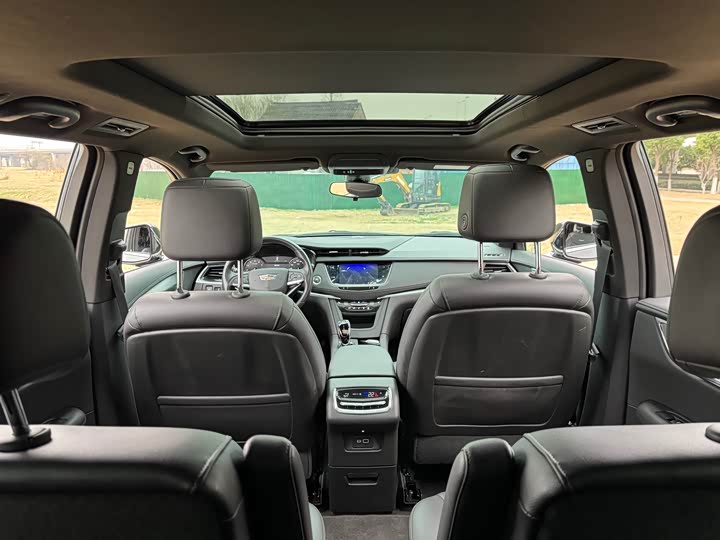 Фото 9 - Cadillac XT6