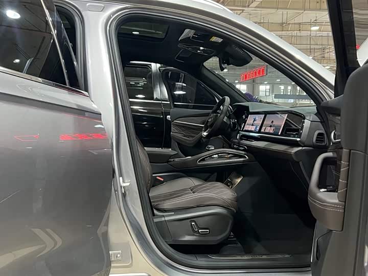 Photo 7 - Geely Monjaro