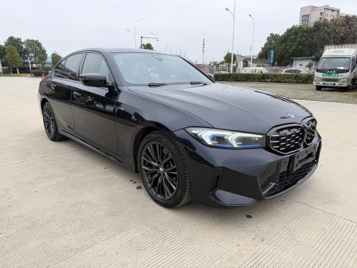 Photo 3 - BMW 3 Series