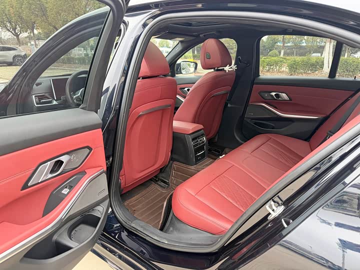 Photo 9 - BMW 3 Series