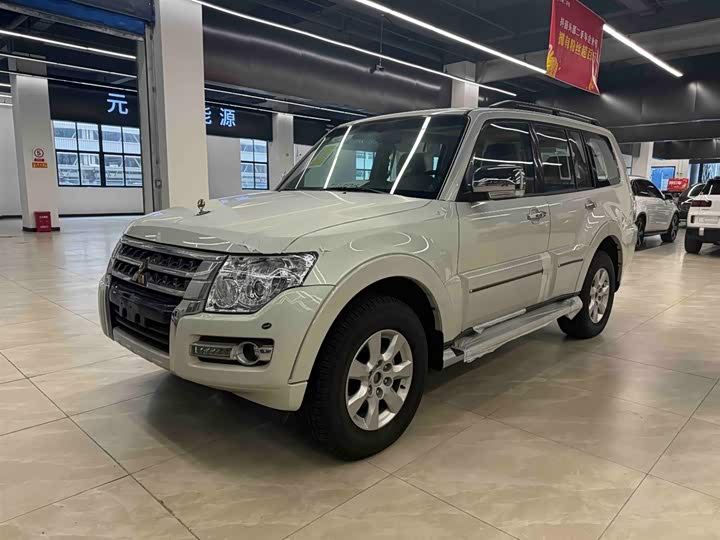 Фото 1 - Mitsubishi Pajero