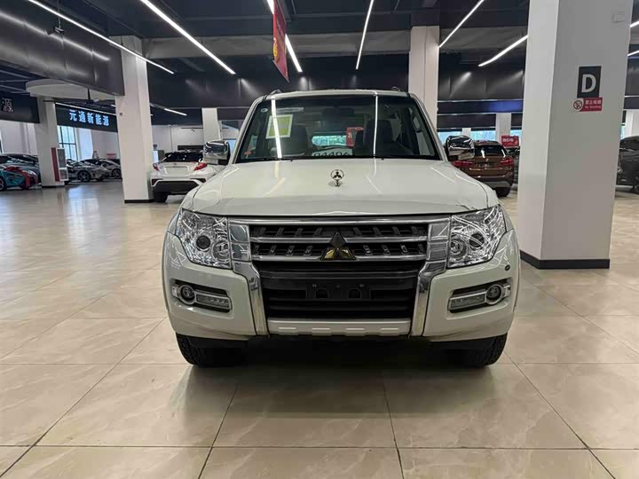 Фото 2 - Mitsubishi Pajero