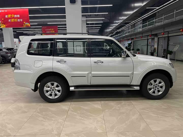 Фото 3 - Mitsubishi Pajero