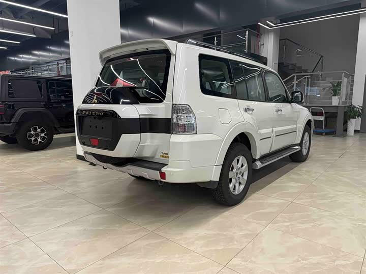 Фото 4 - Mitsubishi Pajero