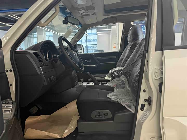 Фото 7 - Mitsubishi Pajero