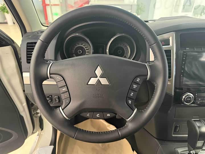 Фото 8 - Mitsubishi Pajero