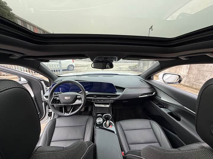 Фото 9 - Cadillac GT4