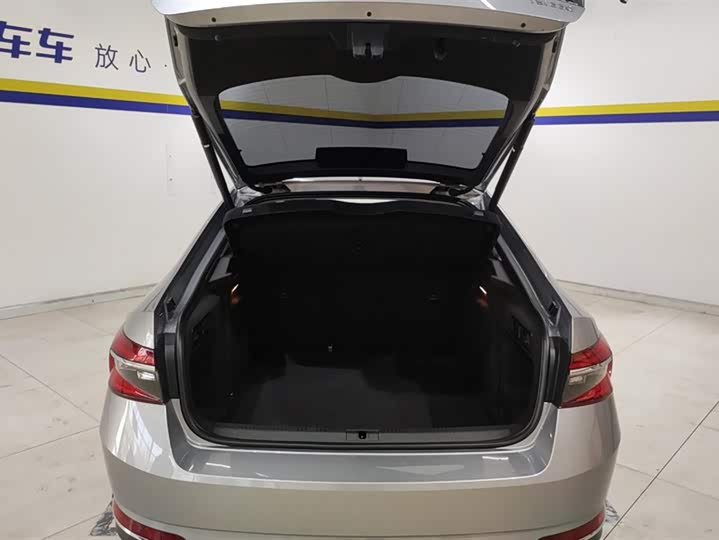 Фото 4 - Skoda Superb