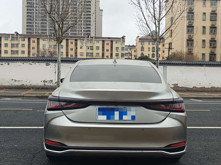 Фото 4 - Lexus ES