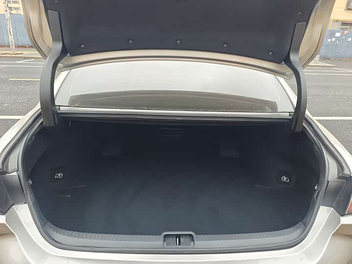 Фото 9 - Lexus ES