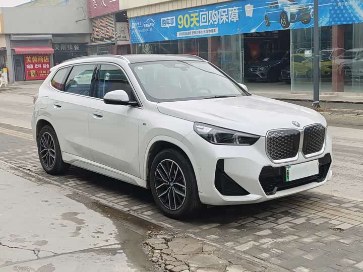 Фото 1 - BMW iX1