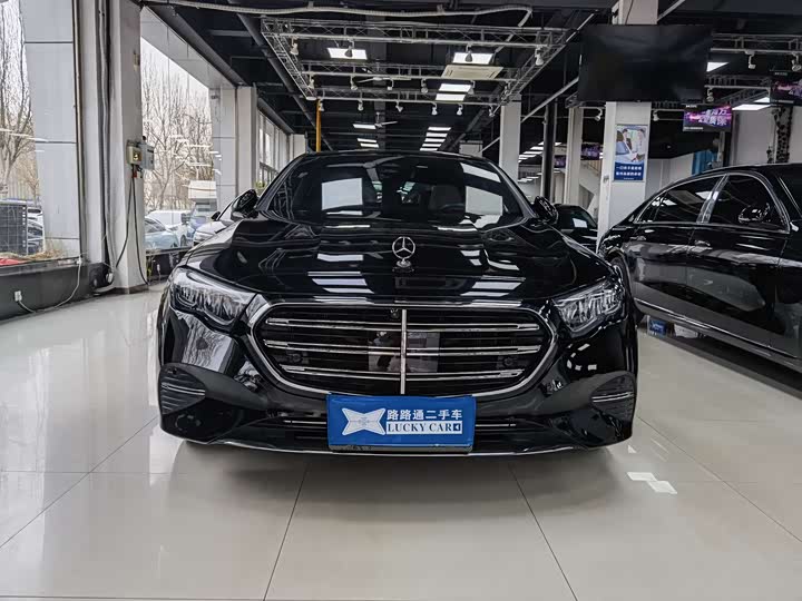 Photo 2 - Mercedes-Benz E-Class