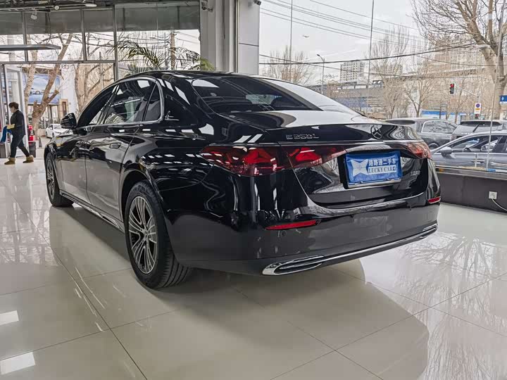 Photo 4 - Mercedes-Benz E-Class