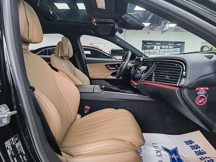 Photo 8 - Mercedes-Benz E-Class